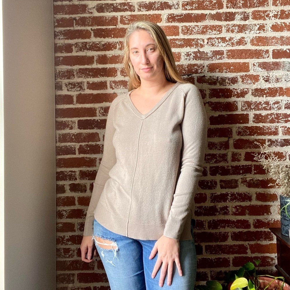 14th & Union light brown v-neck lightweight sweater